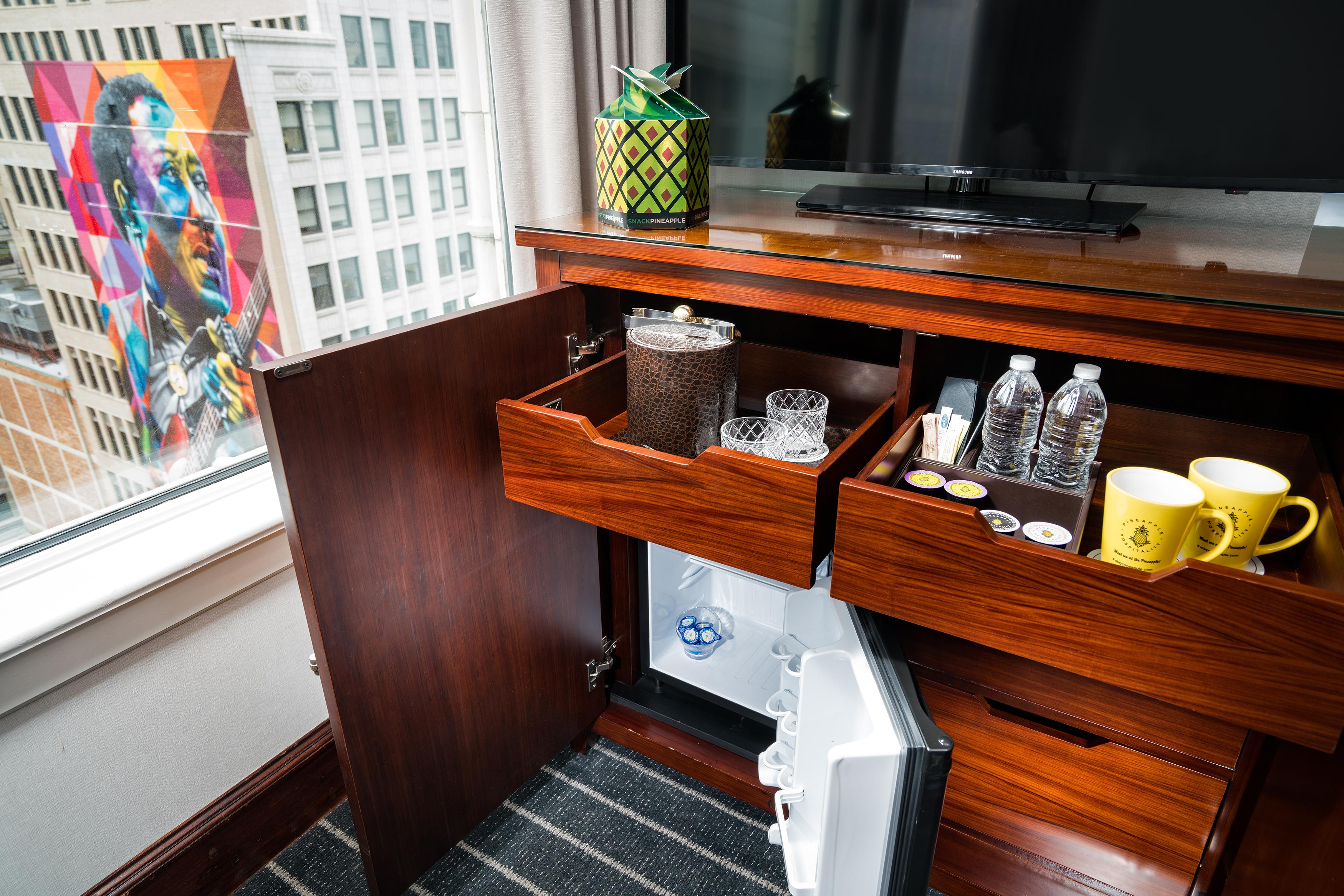 Staypineapple, An Iconic Hotel, The Loop Chicago Room photo